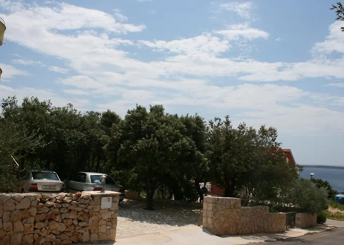 With A Parking Space Mandre, Pag - 6415 *