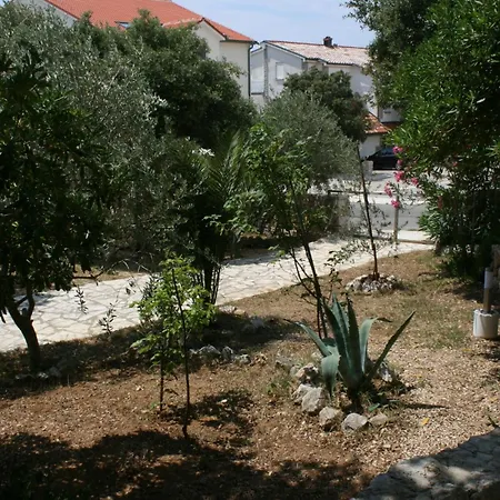 With A Parking Space Mandre, Pag - 6415 Apartment Kolan