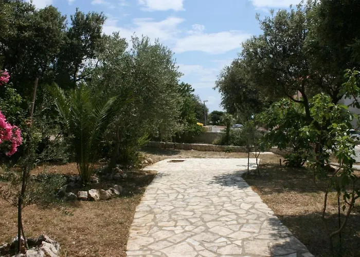 With A Parking Space Mandre, Pag - 6415 Apartment