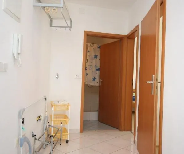 With A Parking Space Mandre, Pag - 6415 Apartment Kolan